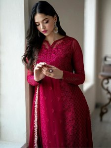 Comportant des embellissements triés sur le volet comme la taille flexible de paillettes et les doublures respirantes, ces Salwar Suit apportent la sophistication - Product Image 5