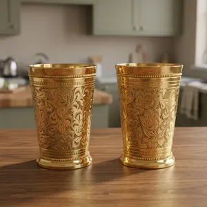 Vaso de latón grabado con motivos florales, vajilla decorativa de metal, regalo disponible a precio directo de fábrica. - Product Image 5