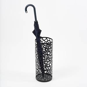 Porte-parapluie en métal avec plateau d'égouttage intégré et design ventilé pour un séchage rapide et un rangement propre - Product Image 1