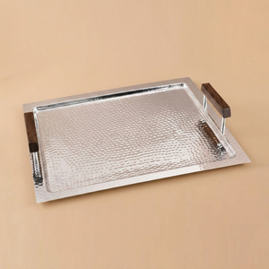 Ensemble de 3 plateaux en métal argenté martelé avec poignées en bois surélevées, parfait pour la décoration moderne de la maison et le service de table - Product Image 2