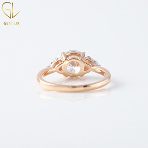 Bague de fiançailles en argent 925 avec moissanite, trois pierres, coupe ronde avec pierres latérales taille triligne, bague de mariage en diamant - Product Image 5