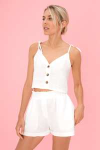 Chemisier vintage blanc en lin pour femme avec bretelles ajustables à nouer, boutons sur le devant, bretelles spaghetti, toutes saisons, non tissé, ODM - Product Image 4