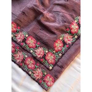 Sari brodé multicolore à motifs floraux de créateur Elite Weaves avec détails couleur vin pour mariages 490g - Product Image 3