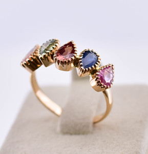 Bague station en saphir multicolore naturel serti clos en or jaune massif 18 carats, avec bande de pierres précieuses fantaisie arc-en-ciel, pierre de naissance de septembre de luxe - Product Image 3