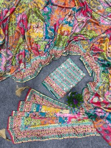 Sari de seda Chinon de diseñador con borde de ribete, borlas Latkan y auténtico trabajo de espejo, reversible, estilo fiesta, largo hasta el tobillo - Product Image 6