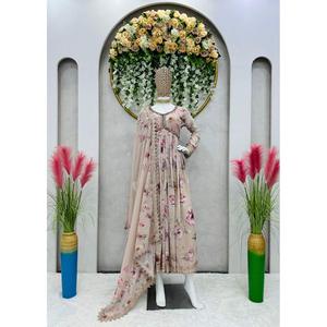 Haut de gamme en Georgette à imprimé numérique avec dupatta - Product Image 1