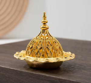 Brûleur d'encens en laiton doré très prisé avec couvercle en dôme orné, support décoratif aromatique fait main, utilisation toute saison - Product Image 6