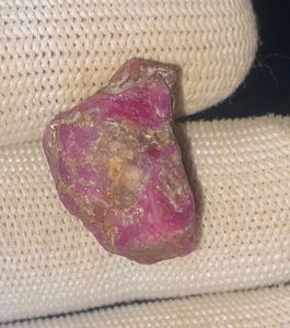 หินหยาบทับทิมธรรมชาติ33.95กะรัตจาก Kenya femos John ซาอูลเหมือง - Product Image 4