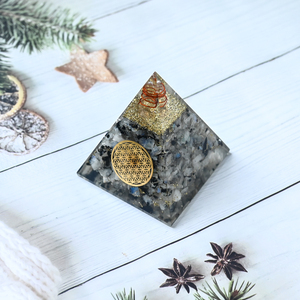 Pirámide de Orgón Nubio de Piedra Lunar Arcoíris Hecha a Mano 7x9cm, con Virutas de Gemas Naturales, Cristal de Orgonita, Decoración del Hogar, Feng Shui, Venta al por Mayor - Product Image 2