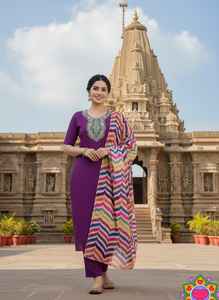 Nouvelle tenue traditionnelle indienne en coton slub, ensemble salwar kameez avec broderies pour mariage et fêtes. - Product Image 2