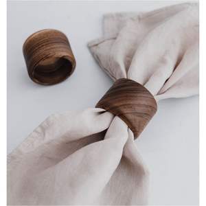 Anneaux de serviette en bois de luxe pour la décoration de mariage et de table à manger - Product Image 1