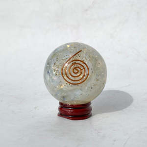 F S CRYSTAL, Artesanía de Piedras Semipreciosas, Bola de Orgón de Opalita Blanca, Hecha a Mano, Portátil, Venta al por Mayor, Gema Metafísica, Gujarat, India - Product Image 1