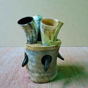 Juego de 4 Cuernos Vikingos para Beber, Hechos a Mano, de Lujo, con Soporte de Cuerno de Buey Natural, Ecológicos, Antiderrames, al Mejor Precio - Product Image 6