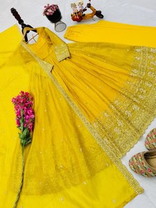 Robe Anarkali élégante dorée pour femme avec ensemble dupatta, broderie de sequins, extensible et réversible, pour Diwali et mariage - Product Image 6