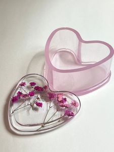 Boîte à bijoux en résine attrayante avec un design artisanal fait main pour organiser les bijoux et les accessoires de mode - Product Image 3