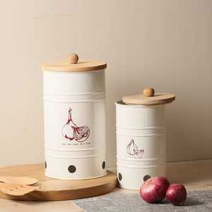 Boîte à pain en métal de luxe avec couvercle en bois pour le rangement du pain, la boulangerie, la cuisine, le garde-manger et l'organisation moderne de la maison - Product Image 4