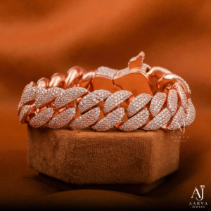 สร้อยข้อมือผู้ชาย AARVA JEWELS สีโรสโกลด์ โรเดียม ประดับโมอิสซาไนต์ ดีไซน์หัวสัตว์ สไตล์ฮิปฮอป เหมาะสำหรับงานแต่งงาน งานปาร์ตี้ และสวมใส่ในชีวิตประจำวัน - Product Image 3