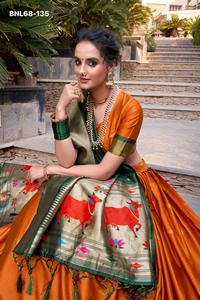 Nuevo Conjunto de Lehenga con Borde de Tejido Jacquard de Seda (Paithani) con Bordado Zari, Choli y Dupatta a Juego, Venta al Por Mayor - Product Image 2