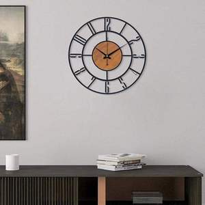 Reloj de Pared Moderno de Metal Negro con Números, Diseño Art Deco para Hogar/Oficina, Cumpleaños y Ramadán, Tamaño Mini - Product Image 4