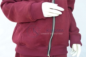 Ensemble de sport deux pièces pour femme, couleur bordeaux, coupe classique, en molleton de coton uni, avec broderie, pour la production de vêtements sous marque privée, partenaire de production - Product Image 2
