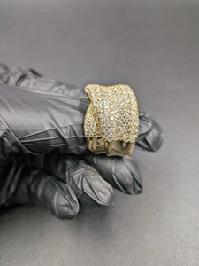 Anillo de Diamantes de Corte Redondo, Plata 925, Acabado en Oro Amarillo de 14K, Banda Ancha, Estilo Pavé, Anillo de Diamantes de Lujo con Moissanita - Product Image 3