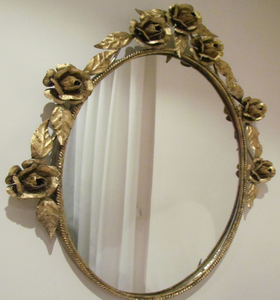 Grand miroir doré orné avec des sculptures florales baroques complexes ; disponible à prix de gros. - Product Image 5