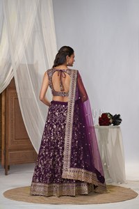 Conjunto de Lehenga Choli de red bordada morada con dupatta, sin mangas, para fiesta, para mujer - Product Image 5