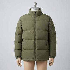 แจ็คเก็ตบอมเบอร์บุใยสังเคราะห์แบบมีซิปสำหรับผู้ชาย สไตล์ลำลองสำหรับฤดูใบไม้ร่วง  รับผลิตตามสั่งพร้อมโลโก้  สตรีทแวร์สไตล์เวสต์โคสต์ กันลม อุ่นสบาย สีเขียวมะกอก - Product Image 1