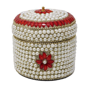 Boîte à bijoux de luxe personnalisée en métal de forme ronde pour cadeau de cérémonie, idéale comme boîte à dragées de mariage sur mesure - Product Image 6