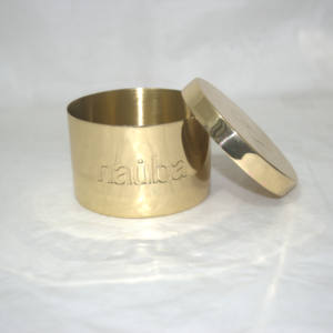 Vente en gros Boîte à bougies en laiton avec logo gravé personnalisé Pot à bougie vide en métal de luxe en cire de soja ou bougeoir ou pot parfumé - Product Image 1