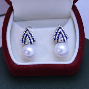 Boucles d'oreilles pendantes rondes blanches en argent 925 de 11-12 mm pour femmes, version coréenne, avec une forte brillance et des imperfections subtiles - Product Image 1