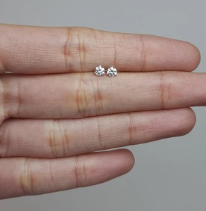 Pendientes de Diamantes Cultivados en Laboratorio de 0.15 Ct en Oro de 14K, Certificados por IGI, con Engaste de 3 Puntas, Joyería Fina Elegante, Regalo para Mujer, para Fiestas - Product Image 3