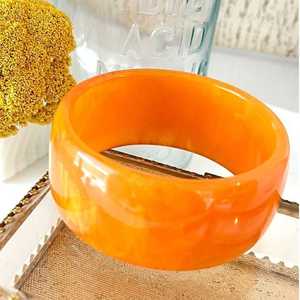 กำไลข้อมือเรซิ่นทรงกลมสีส้มงานแฮนด์เมดเครื่องประดับศิลปะของสะสม - Product Image 1