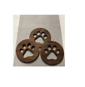 Posavasos de madera con diseño de corte por láser con iniciales de pareja personalizadas, ideal para regalos de boda, artesanías de Decoración de mesa rústica - Product Image 4