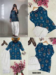 Stylish peacock green maslin cotton <b>kurti</b> with digital print adjustable dori back paired rayon farshi plazzo embroidered set - Product Image 6