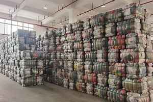 Profitez de vêtements d'occasion fiables, d'une qualité variée, de styles divers et d'une mode économique tout en faisant un choix responsable avec Oem. - Product Image 5