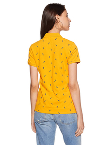 Camiseta polo ajustada para mujer, tela suave y elástica, mangas cortas, cuello elegante, ideal para uso casual, profesional o semi-formal. - Product Image 6