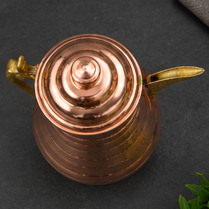 Pichet à eau en cuivre avec couvercle en dôme, design côtelé vintage, grande capacité, poignée, pour la salle à manger, récipient bien-être ayurvédique, carafe de luxe - Product Image 2