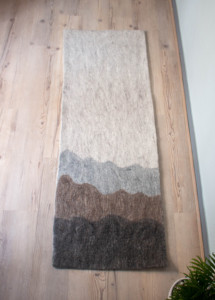 Alfombra de yoga de fieltro de lana para meditación, ejercicio y juegos infantiles, hecha a mano con degradado de color natural, ecológica. - Product Image 5