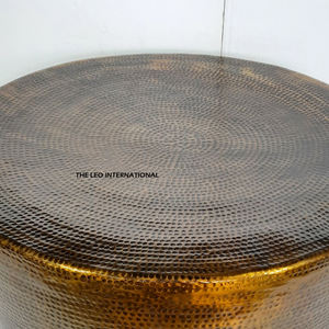 โต๊ะกาแฟทรงกลมสำหรับห้องนั่งเล่น ดีไซน์ทันสมัย ผลิตจากอะลูมิเนียม โลหะทองเหลือง ตกแต่งผิวแบบโบราณ พร้อมลวดลายแบบตอกลาย - Product Image 6