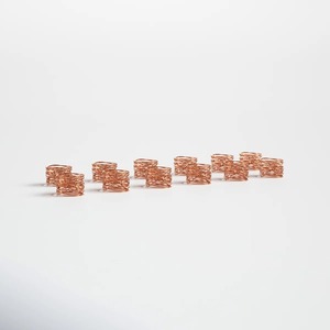 Anneau de serviette en métal contemporain, design tressé en fil d'argent, pour une présentation de table haut de gamme - Product Image 4