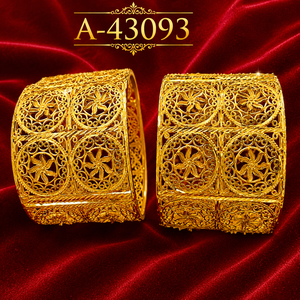 A-43093 Women's 24K Gold Plated Cuff Bracelets Classic Flower Pattern Wedding Jewelry - Product Image 1