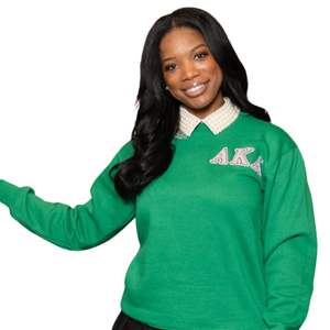 Sweat-shirt à col rond pour femme AKA Sorority Inc, design au dos en chenille verte, lettres grecques brodées, haut de gamme - Product Image 1
