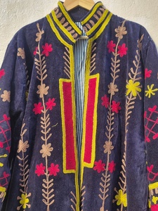 Abrigo Gótico Reversible de Terciopelo Tejido a Mano, Ecológico, Talla Grande, con Capucha y Estampado Floral, 85% Relleno, Personalizable - Product Image 6