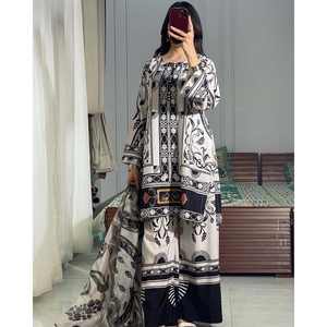 Conjunto de ropa de fiesta de diseñador para mujer con estampado digital elegante y elegante - Product Image 1