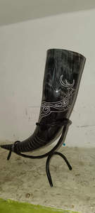 Taza de cuerno vikingo artesanal con forro de latón ecológico, elegante recipiente para beber para cerveza y hidromiel, perfecto para regalar - Product Image 3