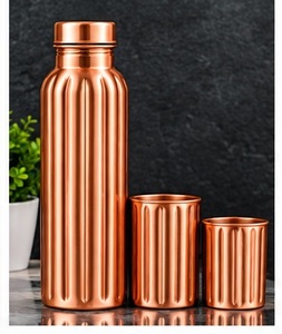 Ensemble Bouteille d'Eau en Cuivre Royal Prism et 2 Tasses, Flasque à Motif Diamant Martelé avec Couvercle, 3 Pièces - Product Image 4