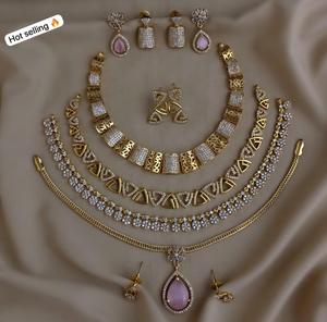 Ensembles de colliers en CZ de qualité supérieure, offre combinée idéale pour toutes les occasions, aussi bien pour les fêtes que pour le bureau, designs élégants et chics. - Product Image 5