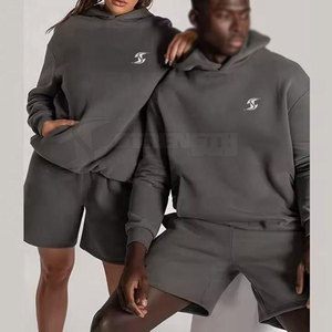 Conjunto de sudadera con capucha y pantalones cortos para hombre, estilo moderno, con tela flexible para uso activo y casual. - Product Image 5