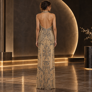 Vestidos de Noche Opulentos con Adornos en Oro Champán |   Vestido Halter con Escote en V Profundo, Abertura Lateral en la Espalda y Silueta Larga hasta el Suelo - Product Image 3